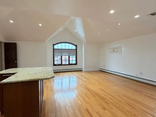 15739 16th Ave #2F, Whitestone, NY 11357