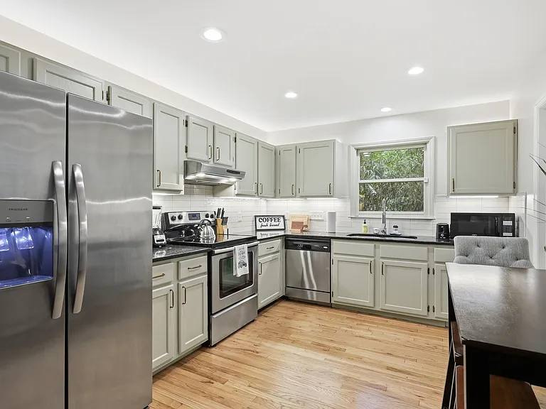 1502 Hollywood St — Photo 16