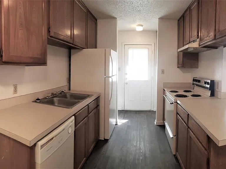617 Race St #4 — Photo 5