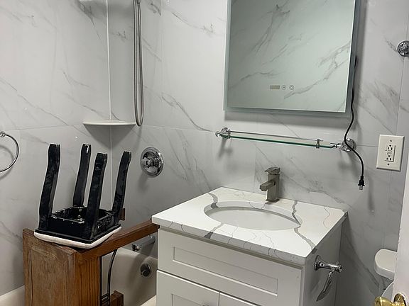 5th image of 13161 Sanford Ave #2F