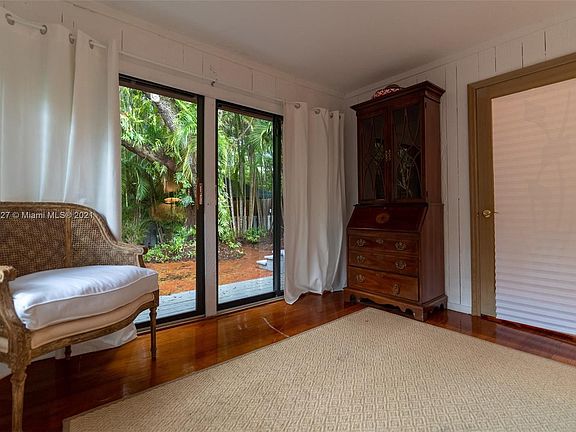 4th image of 3675 Park Ln