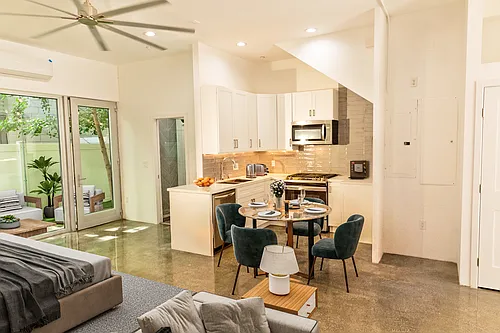 3450 Cahuenga Blvd W Photo 1