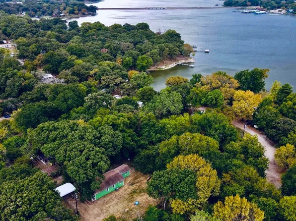 10108 Shoreline Dr, Wills Point, TX 75169