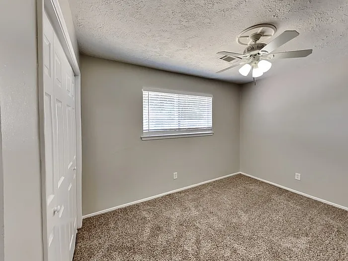 809 Lochmoor Ln — Photo 15