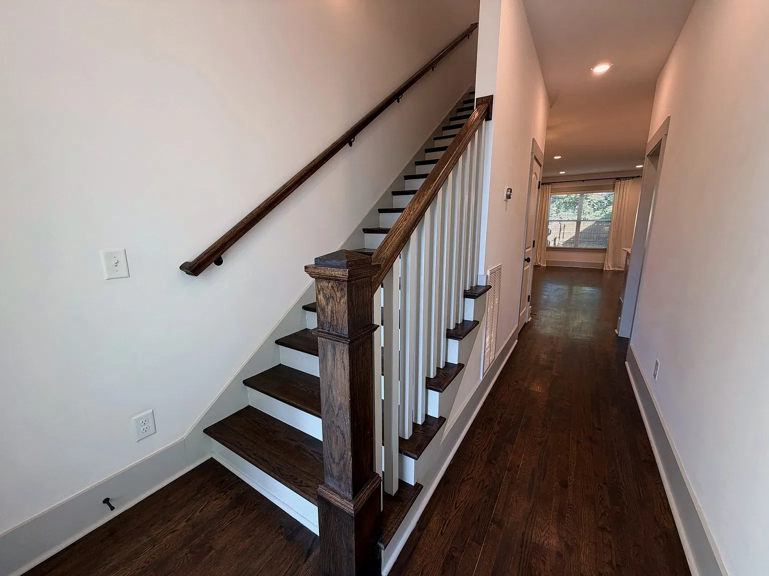 3 bed, 2.5 bath, 1720 sqft, $3,295 — Photo 4