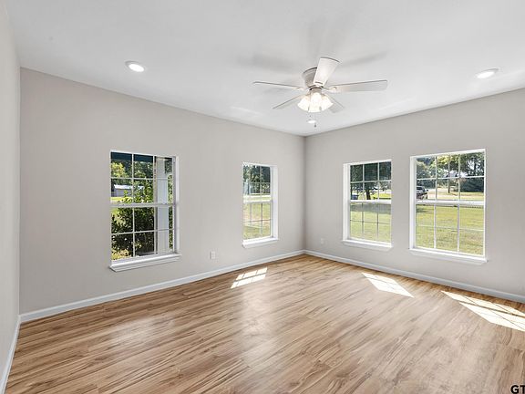 5th image of 607 E Duval St