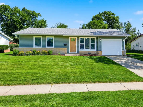 372 Clearmont Dr, Elk Grove Village, IL 60007