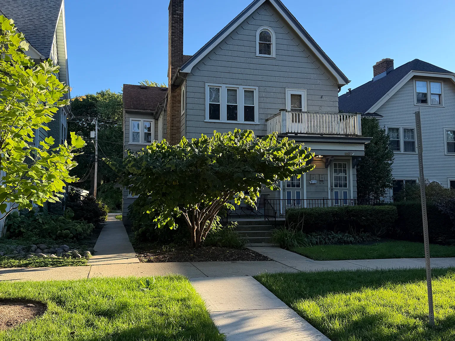 2509 E Stratford Ct — Photo 2