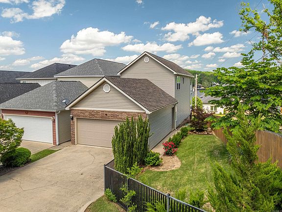 3rd image of 102 Eagleview Ct