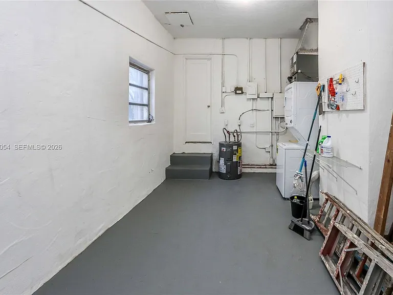 1015 Cortez St — Photo 26