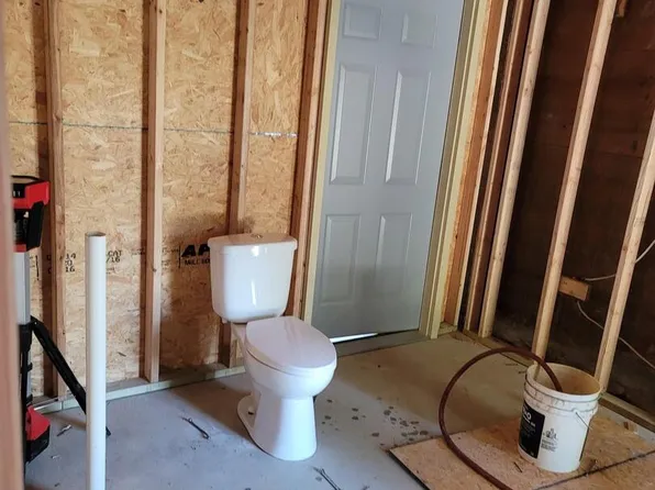 4400 E Dix Irvington Rd, Walnut Hill, IL 62893