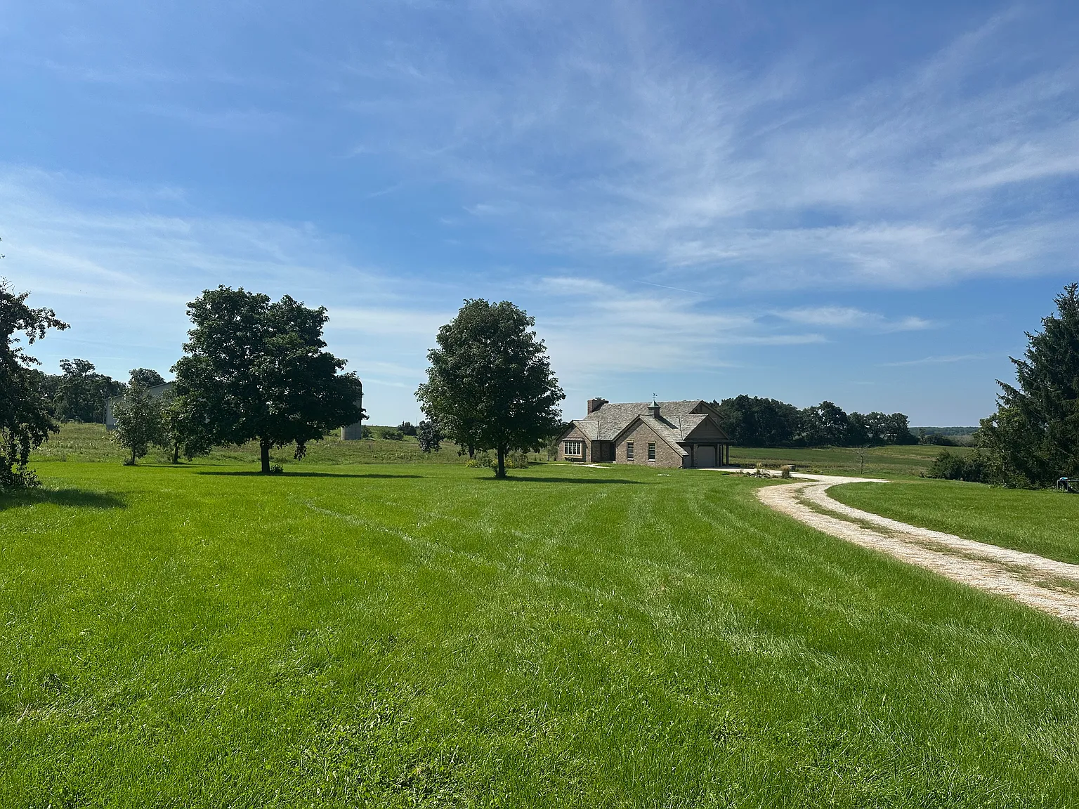 5 bed, 3.5 bath, 5862 sqft, $3,300 — Photo 1