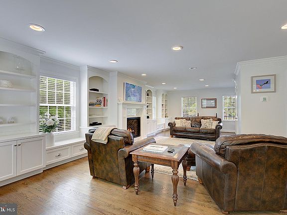 4th image of 980 Appel Ln