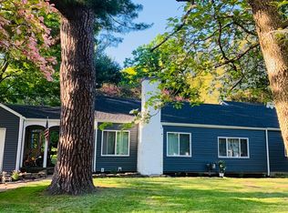 33 South Dr, Hyde Park, NY 12538