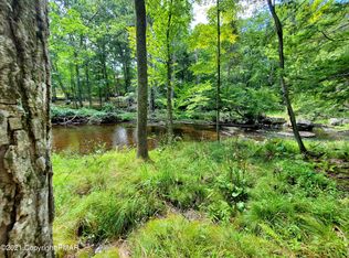 1748 Decker Rd, Bushkill, PA 18324