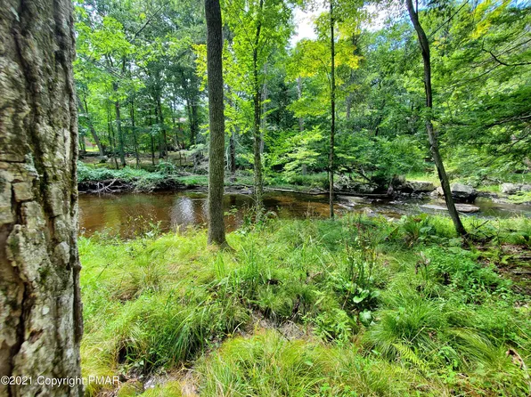 1748 Decker Rd, Bushkill, PA 18324