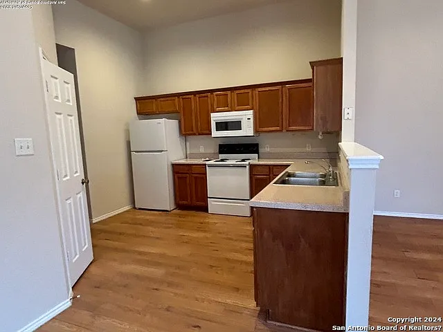 3 bed, 2.0 bath, 1220 sqft, $1,350 — Photo 3