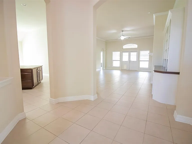 4718 Sabero Ln — Photo 7