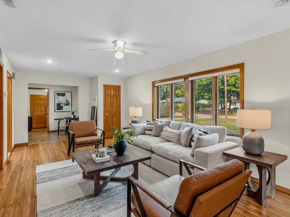 17025 11th Ave N, Plymouth, MN 55447