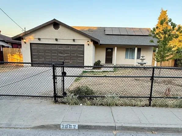 2002 N Court St, Visalia, CA 93291