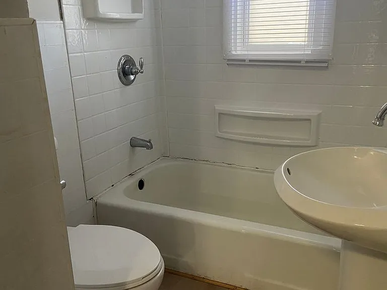 1214 E 21st St — Photo 11