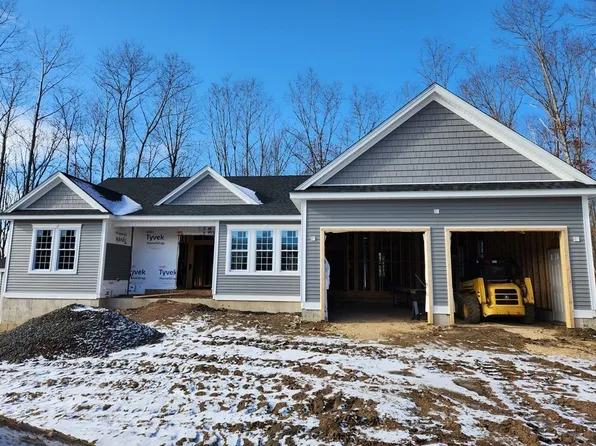 21 Lyon Grn, South Hadley, MA 01075