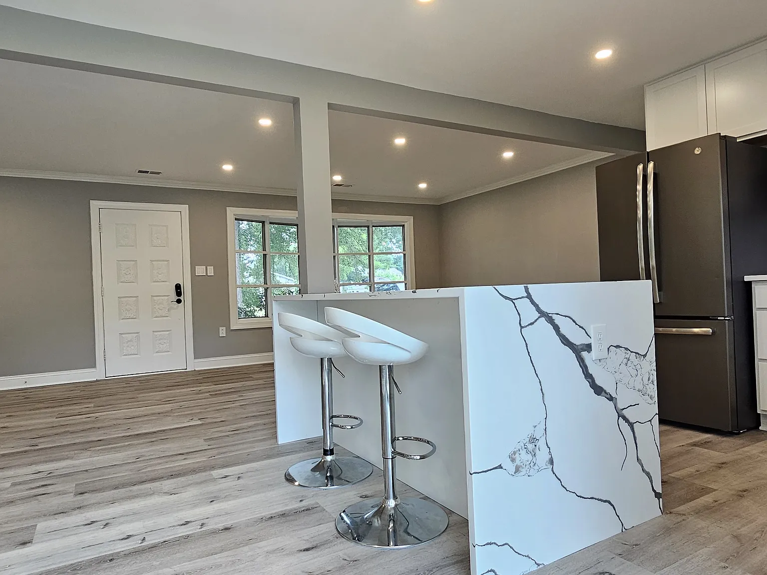 4 bed, 3120 sqft, $4,300 — Photo 2