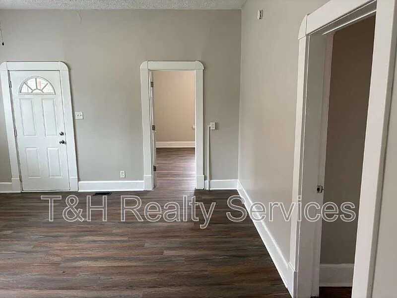 2 bed, 1.0 bath, 936 sqft, $1,275 — Photo 4