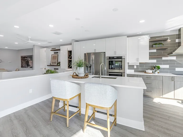 12404 Capri Cir N — Photo 11