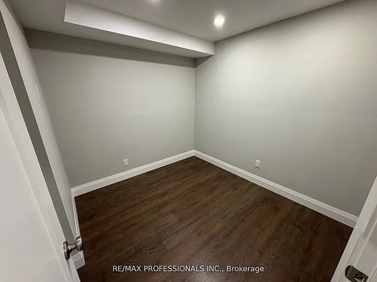 19 Elmbrook Cres #LOWER — Photo 13
