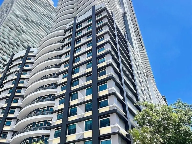 500 Brickell Ave #1707 — Photo 1