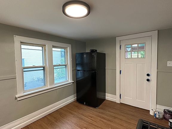 4th image of 25 Brown St #3