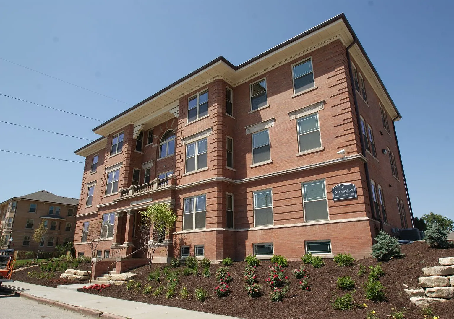The Unitah Flats Apartments — Photo 2