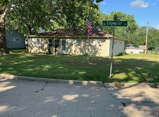 1948 SW Edgewater Ter, Topeka, KS 66604