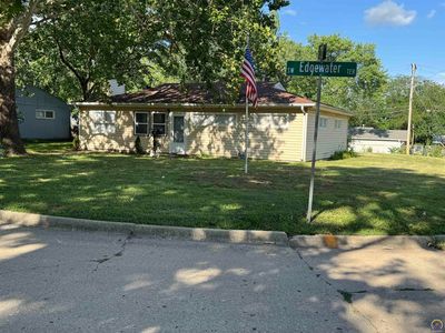 1948 SW Edgewater Ter, Topeka, KS, 66604
