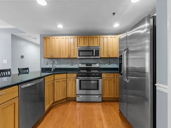 727 Monroe Street image 4 of 24