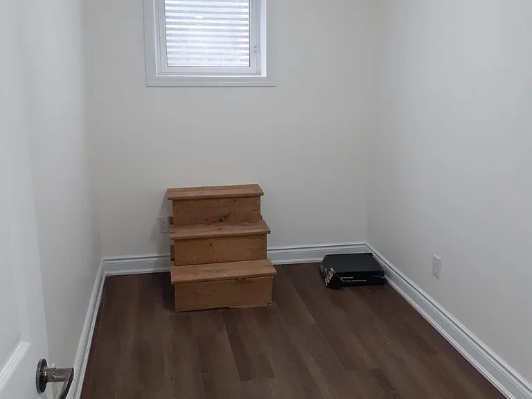 6607 Song Bird Cres #BASEMENT — Photo 9