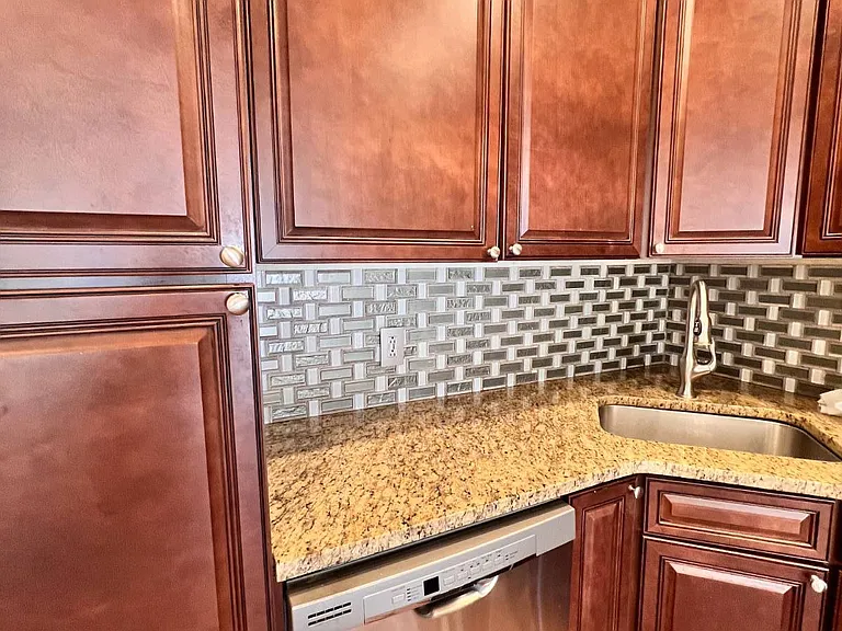 10 Washington Ave #3 — Photo 5