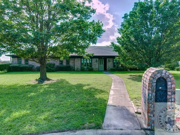 27 Heatherwood Dr, Texarkana, TX 75503