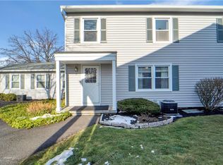 5 Arrowhead Way S, Fairport, NY 14450