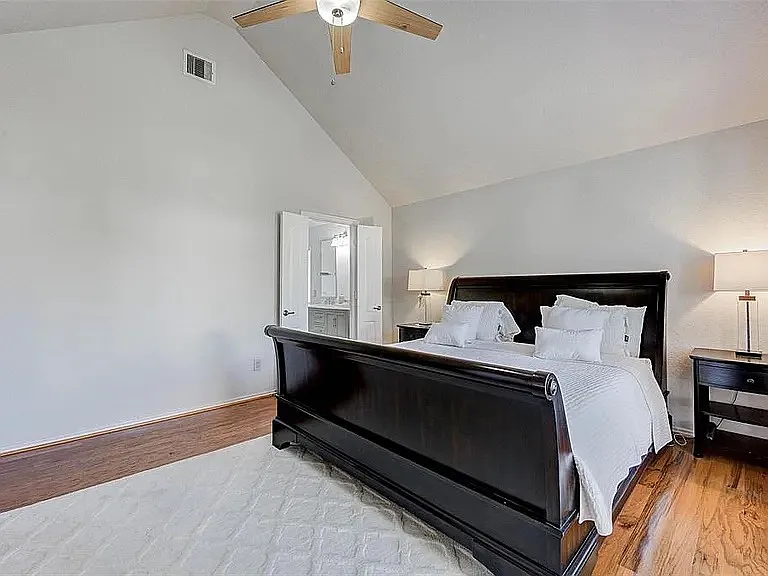 3 bed, 2063 sqft, $2,327 — Photo 2