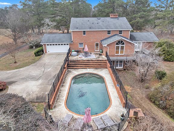 3rd image of 838 Conyers Rd