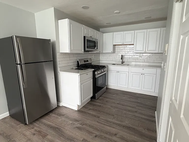 201 Dewey St #4 — Photo 3