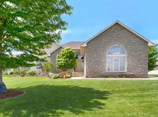 1211 N North Shore Blvd, Wichita, KS 67212