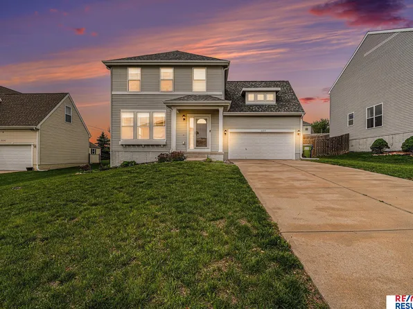 1122 Summit Ridge Dr, Papillion, NE 68046