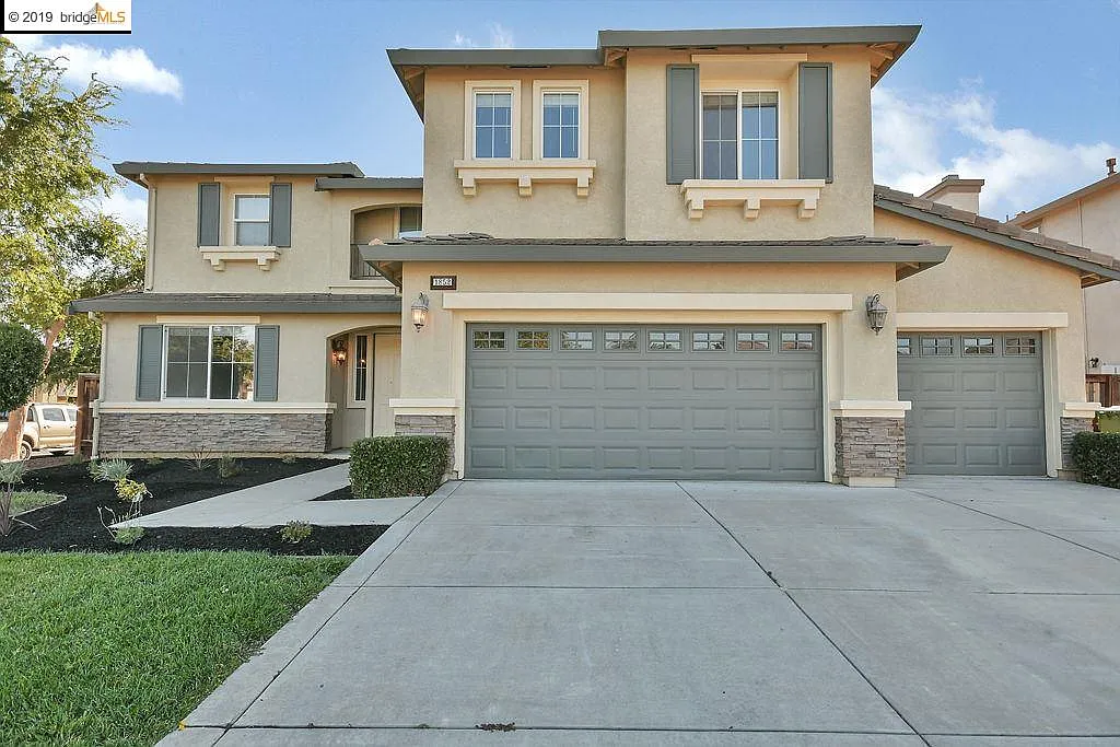 1852 Tanglewood Ln photo 1