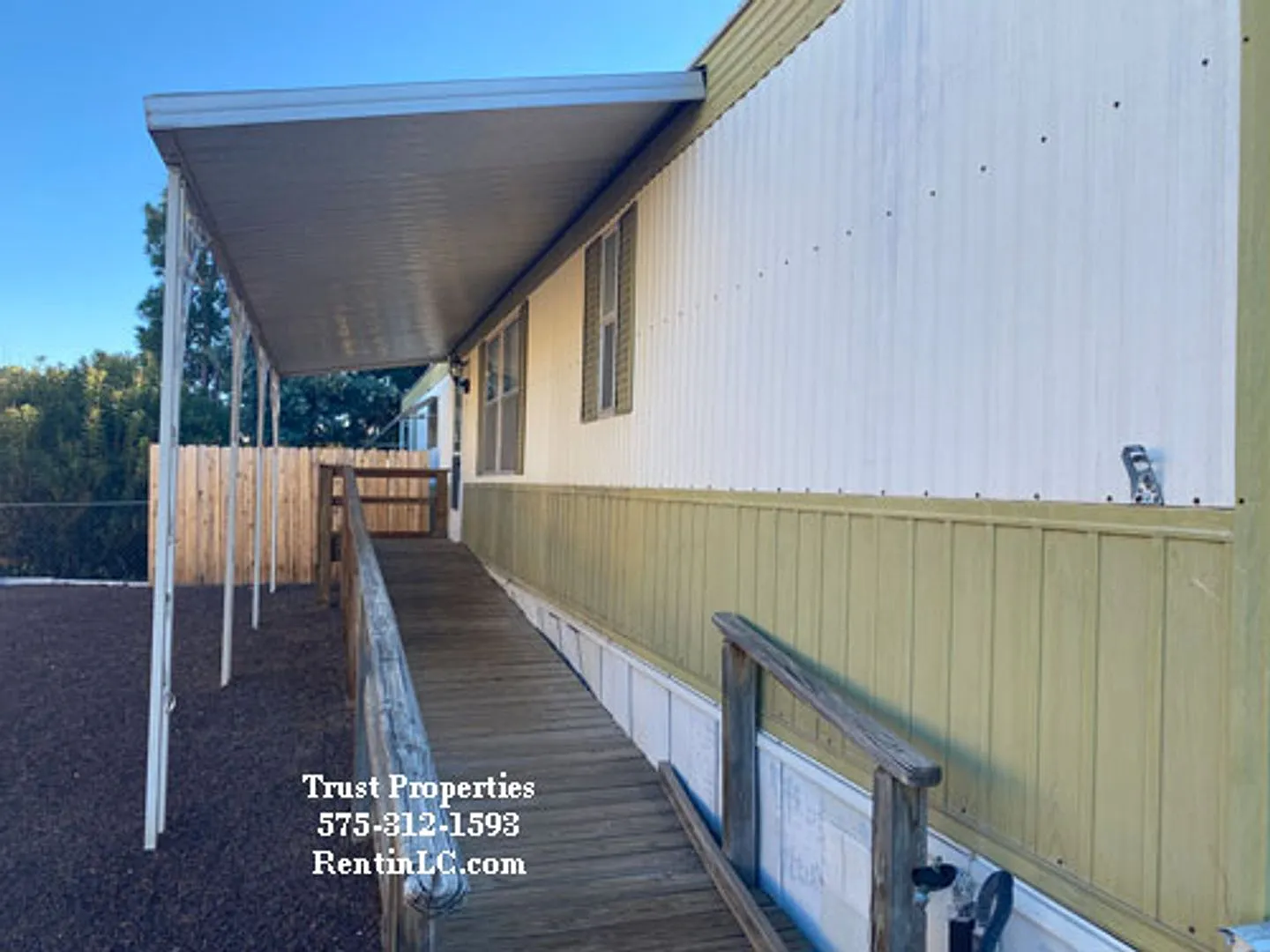 Singlewide with Fridgerated AC downtown area — Photo 2