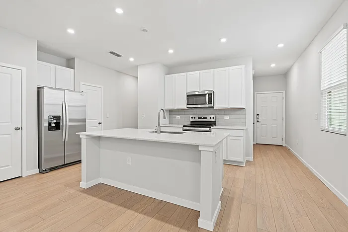 Building Photo - 14728 Macadamia Ln