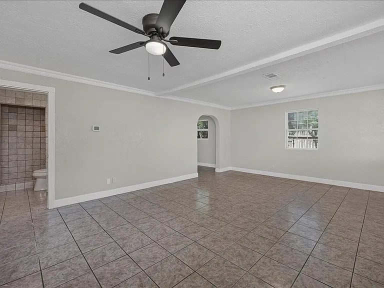 2202 Brook Ave — Photo 5