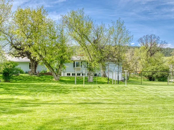 318 E Sewell St, Sundance, WY 82729